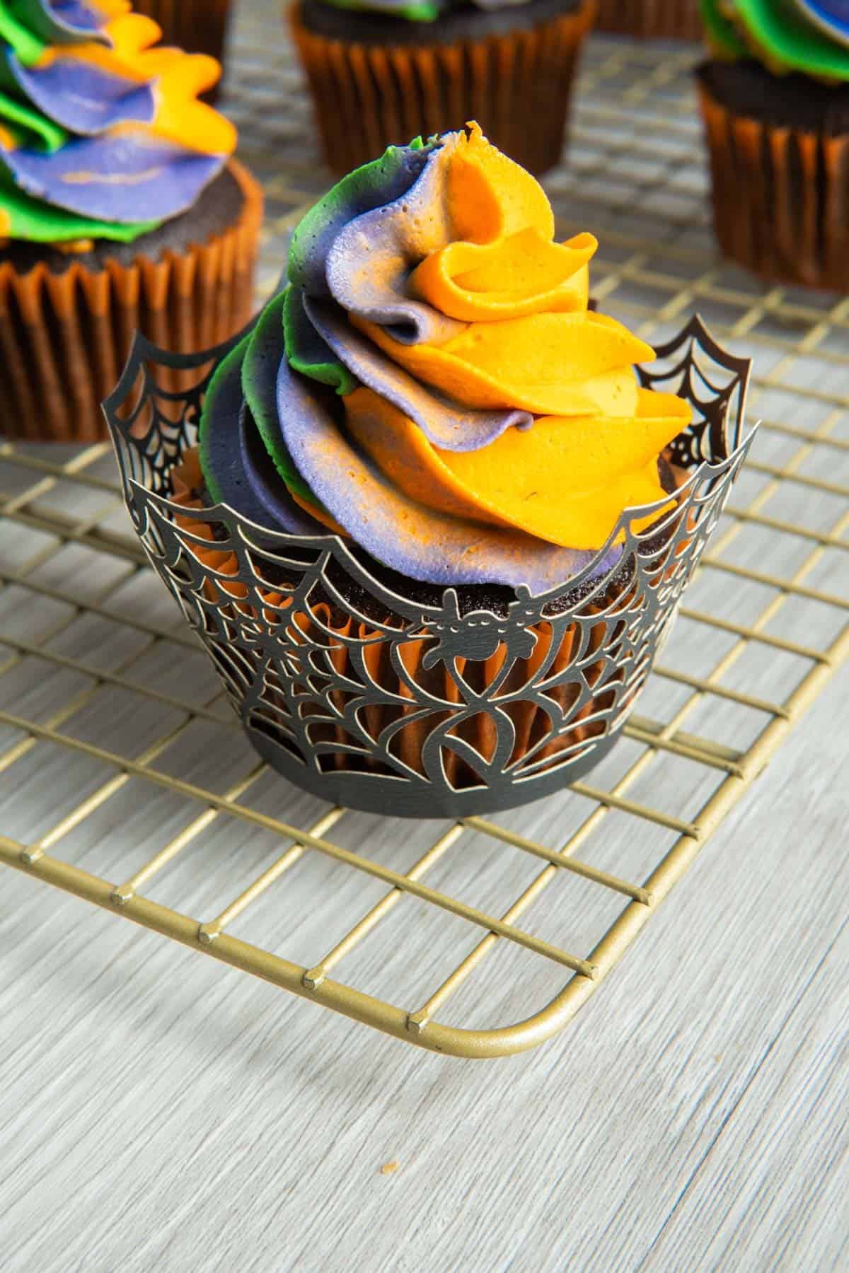 Easy Swirled Halloween Cupcakes - Salt & Spoon
