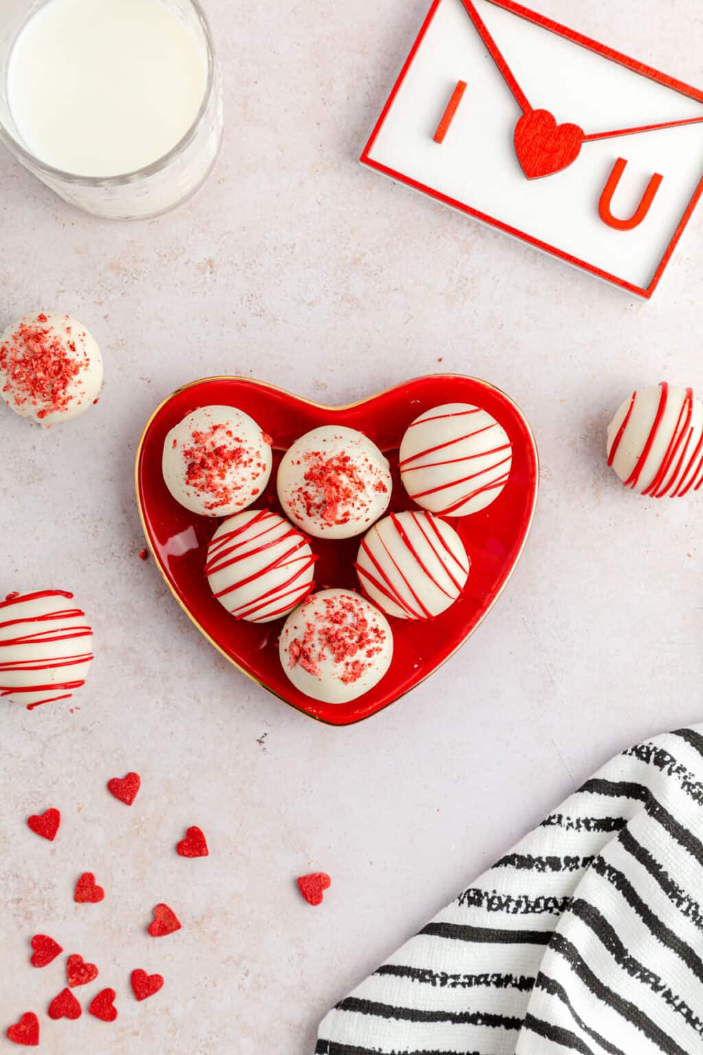 No Bake Strawberry Cake Pops (Cake Balls) - Salt & Spoon