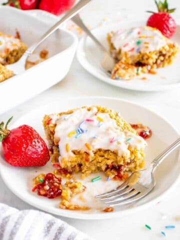 Two plates of strawberry pop tart baked oats.