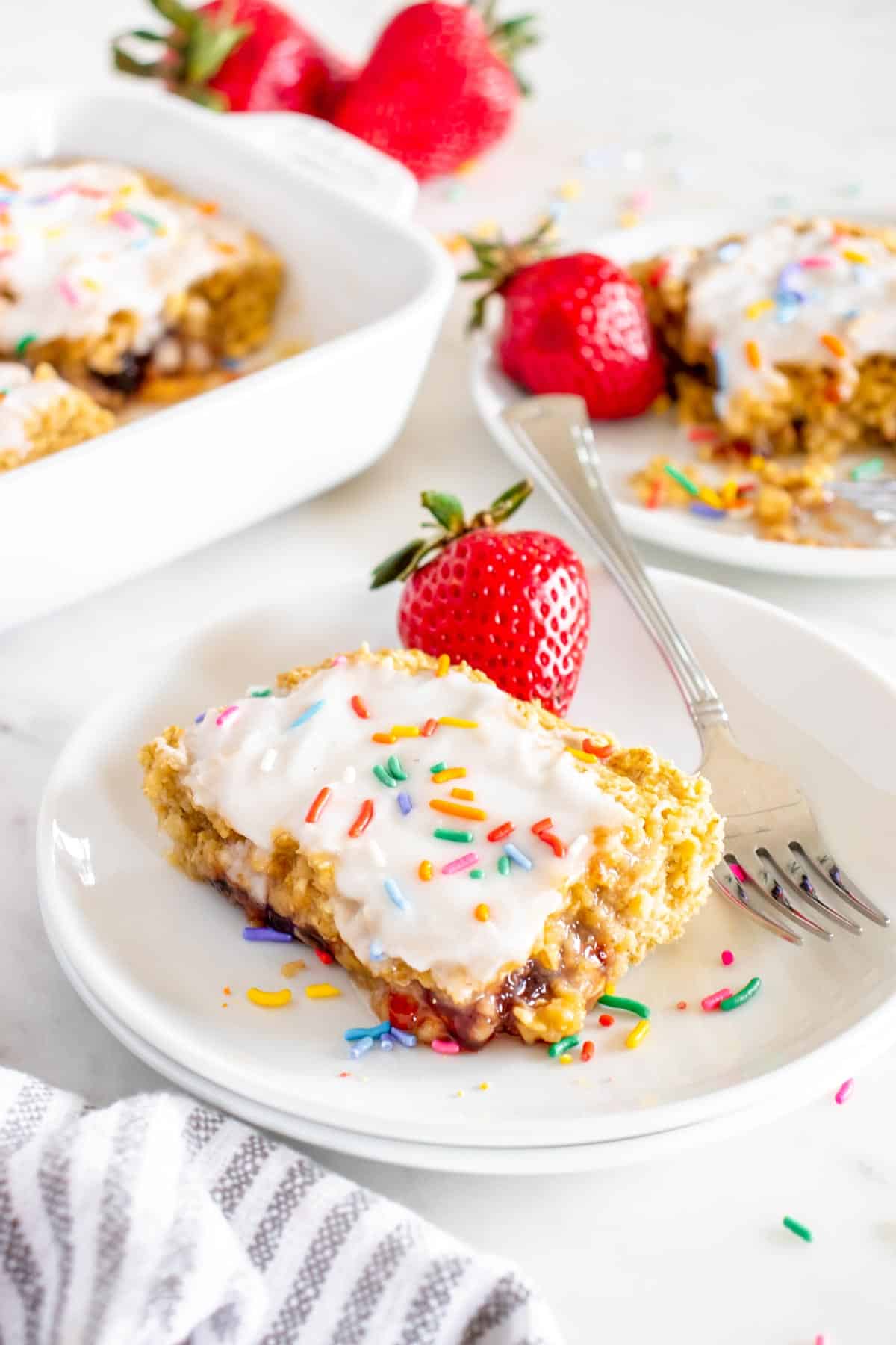 Strawberry pop tart baked oats with fresh strawberries.
